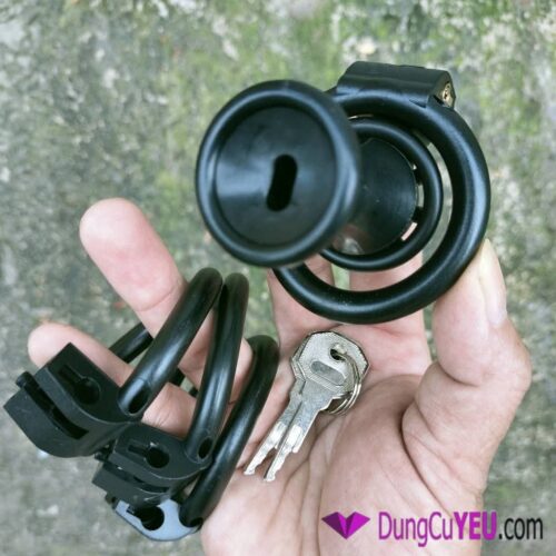 Khóa dương vật nhựa đẩy quy đầu màu đen